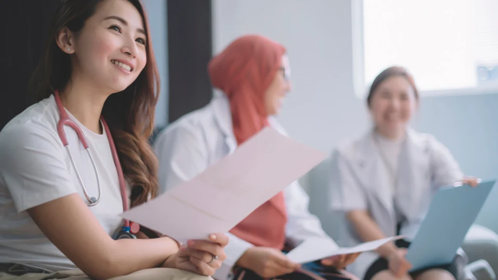 Stop Risking Your Health Data - FEV3R's Secure System secure-medical-records-vs-paper-files