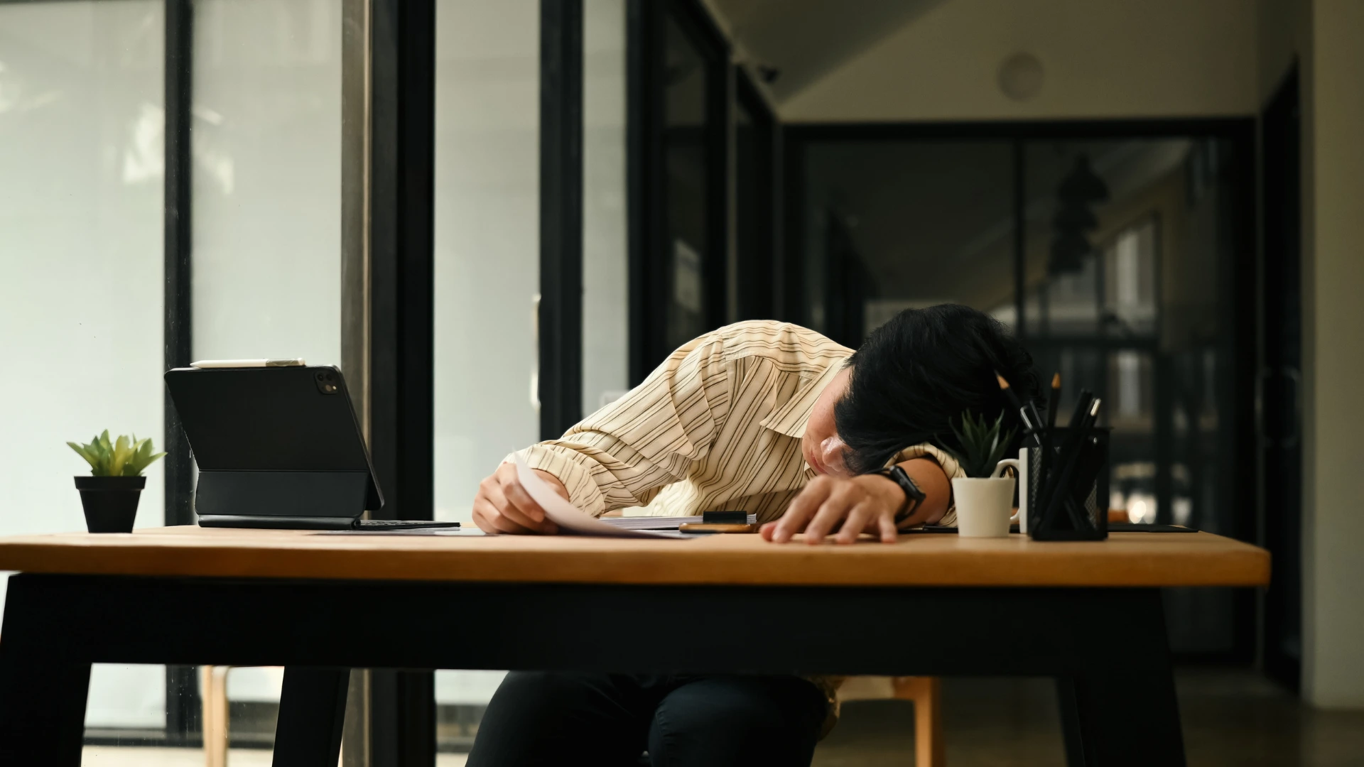 Is Your Body Telling You to Slow Down? Signs of Burnout Malaysians Ignore Adakah Tubuh Anda Memberi Isyarat untuk Perlahan? Tanda-Tanda Burnout yang Rakyat Malaysia Abaikan